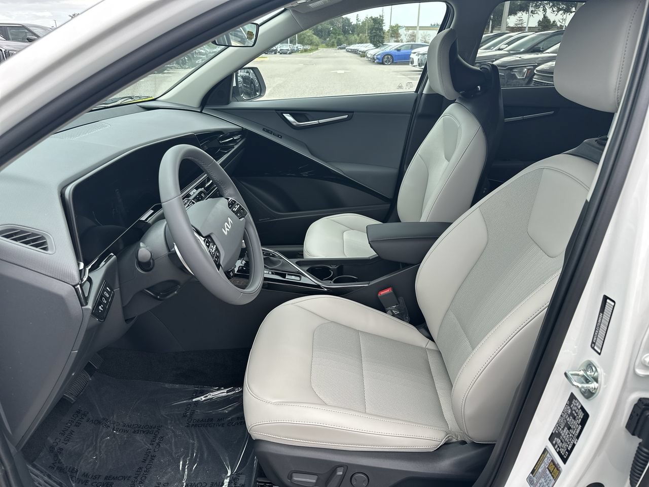 New 2026 Kia Niro EX FWD image 2