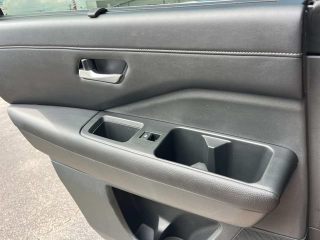 Used 2024 Nissan Pathfinder SL FWD image 21