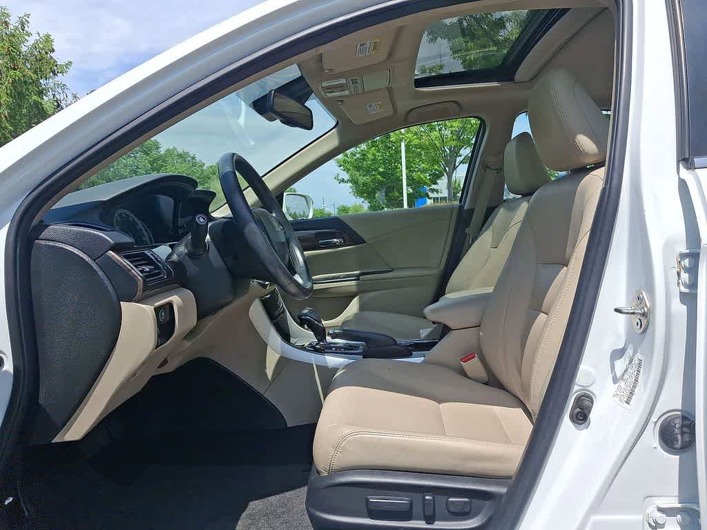 Used 2017 Honda Accord EX-L image 11