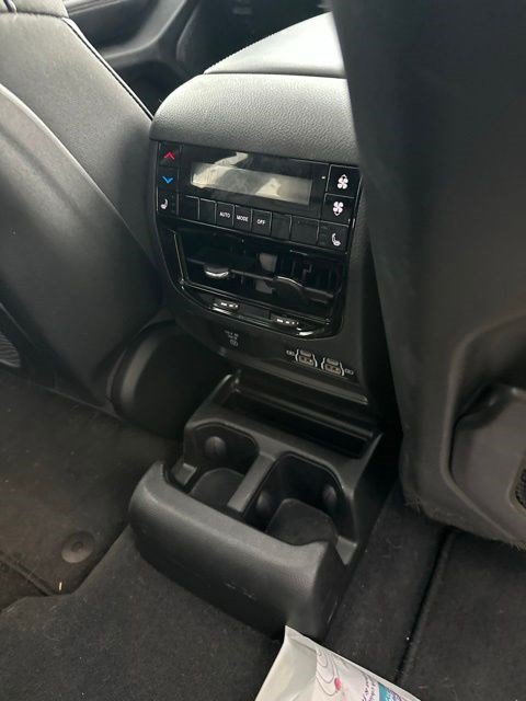 Used 2024 Jeep Grand Cherokee L Limited AWD/4WD image 8