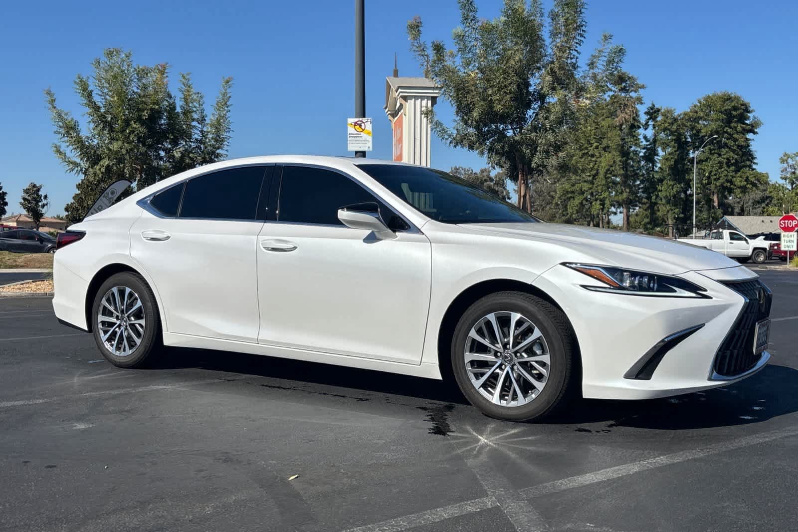 Used 2025 Lexus ES 350 w/ Accessory Package (Z2) FWD image 9