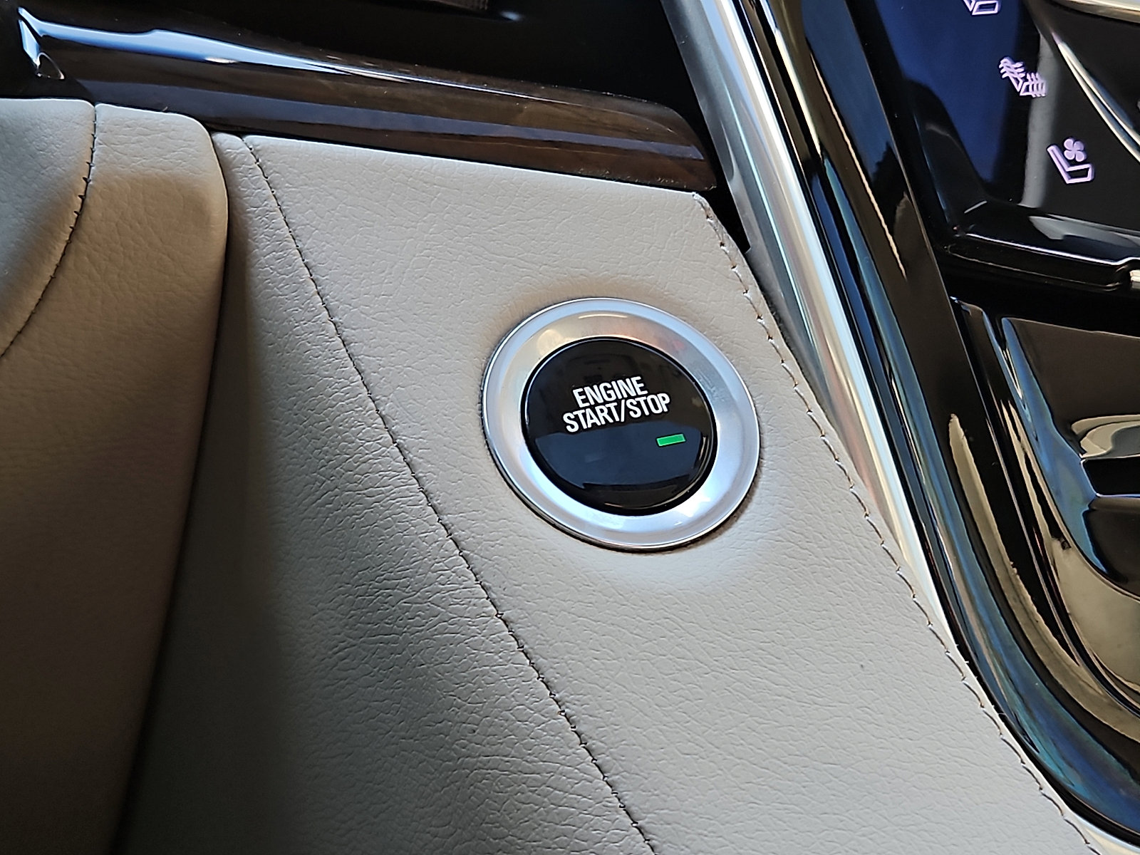 Used 2018 Cadillac Escalade Premium Luxury image 25