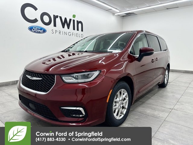 Used 2023 Chrysler Pacifica Touring-L