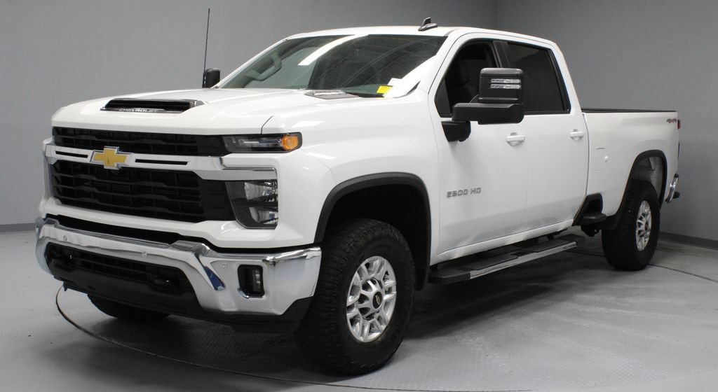 Used 2025 Chevrolet Silverado 2500 LT w/ Safety Package AWD/4WD image 7