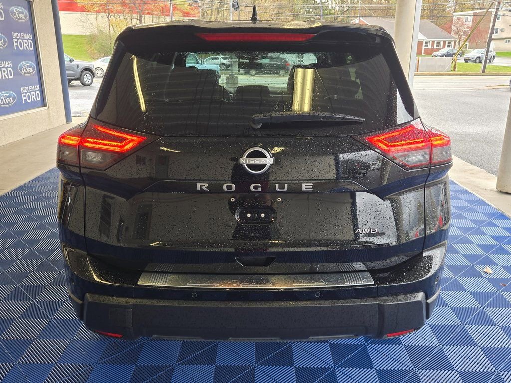 Used 2025 Nissan Rogue SV image 5