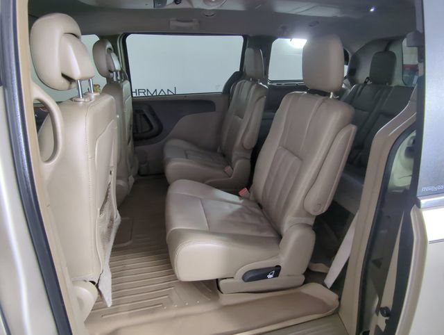 Used 2013 Chrysler Town & Country Touring FWD image 20