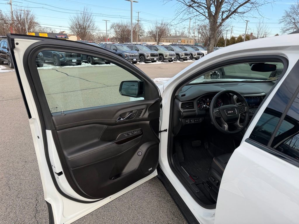 Used 2023 GMC Acadia AT4 w/ Technology Package image 10