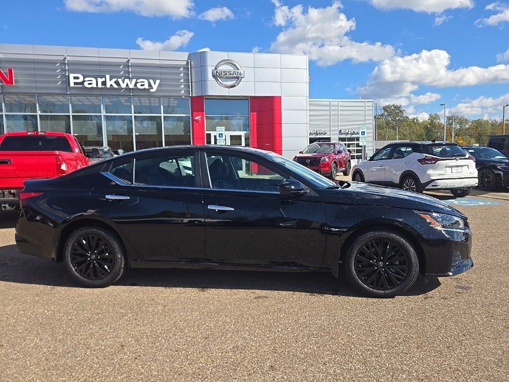 New 2025 Nissan Altima 2.5 SV image 8