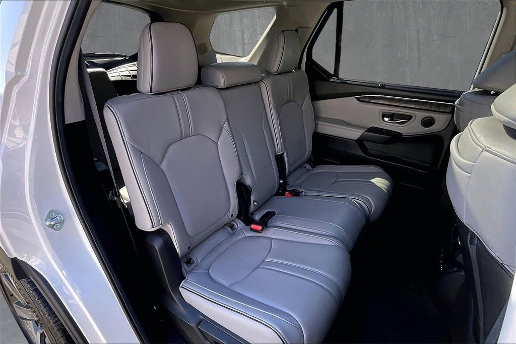 Used 2024 Honda Pilot Elite image 25