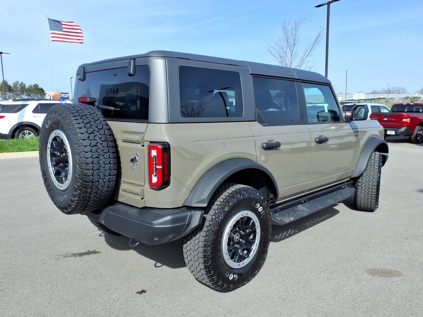 Certified 2025 Ford Bronco Badlands w/ Sasquatch Package image 3