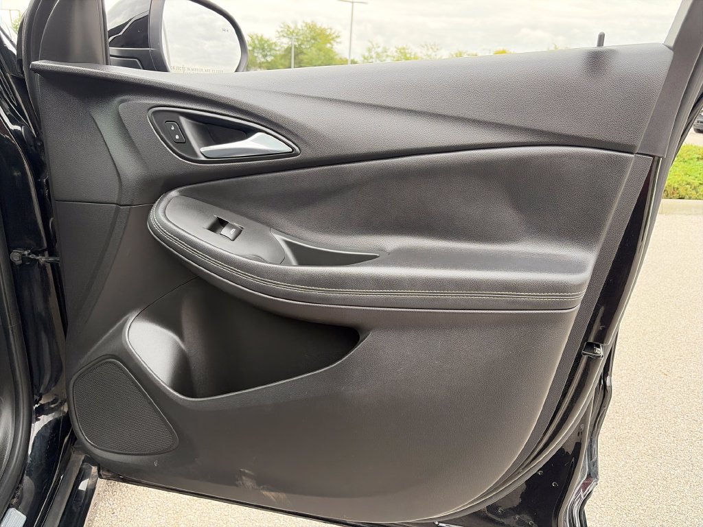 Used 2020 Buick Encore GX Essence w/ Experience Buick Package AWD/4WD image 9