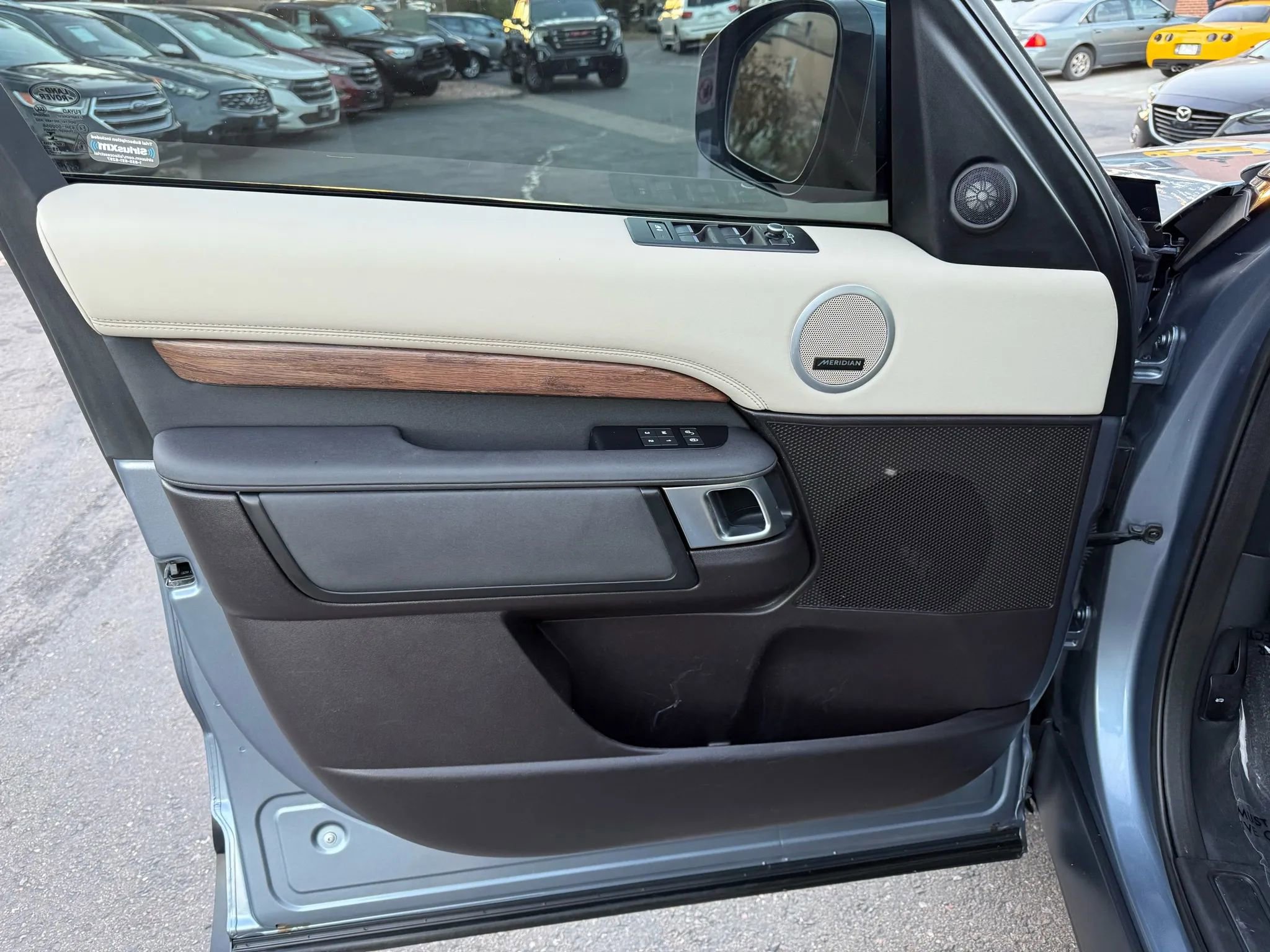 Used 2019 Land Rover Discovery HSE image 54