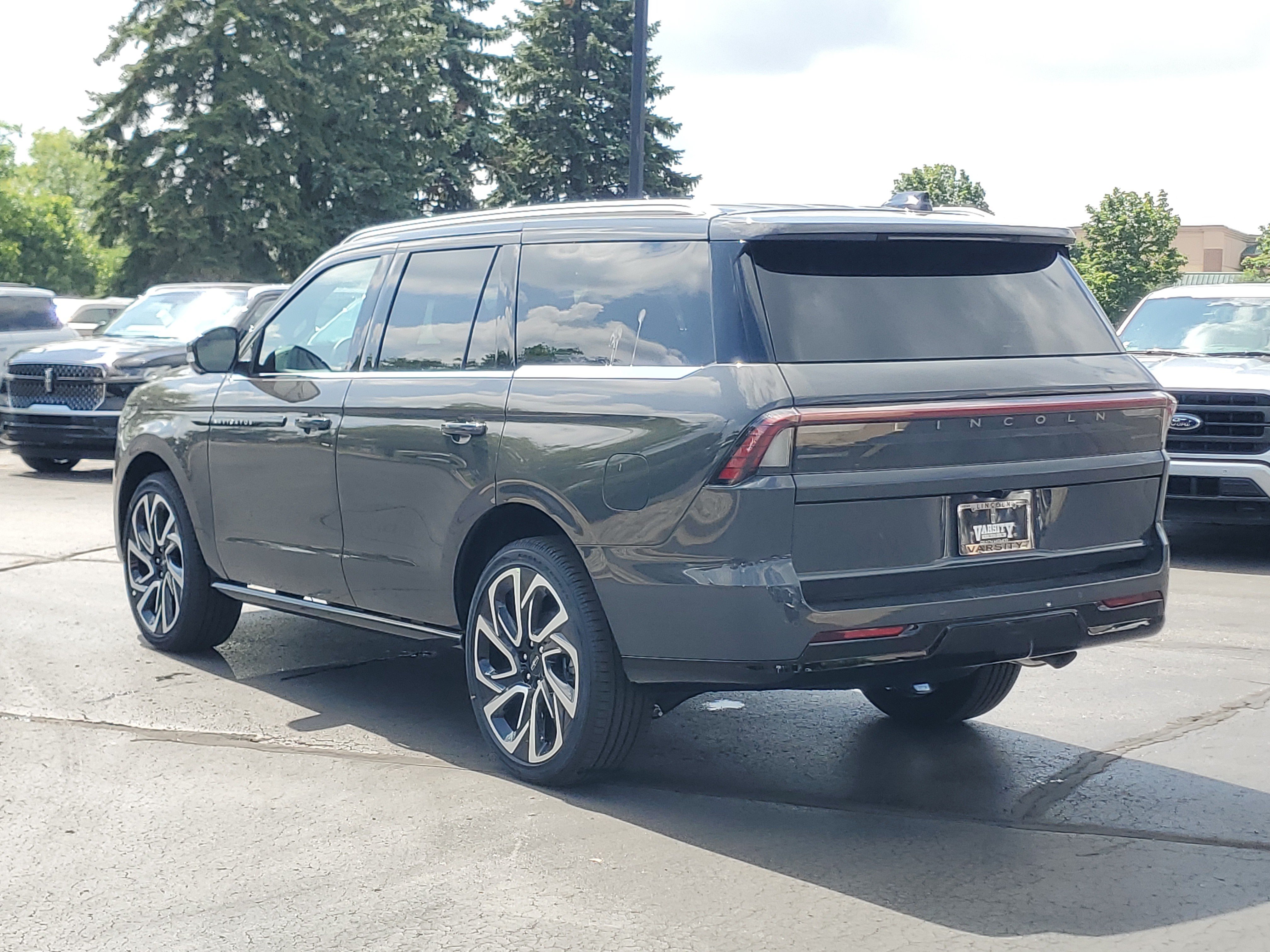 New 2026 Lincoln Navigator Black Label AWD/4WD image 3