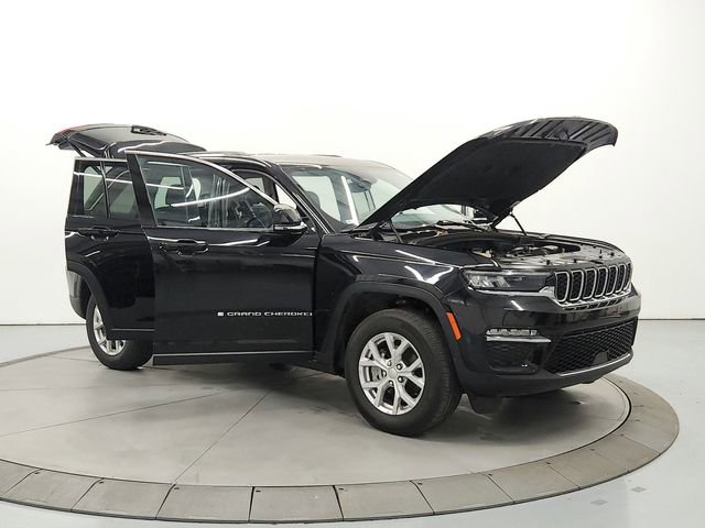 Used 2024 Jeep Grand Cherokee Limited RWD image 9