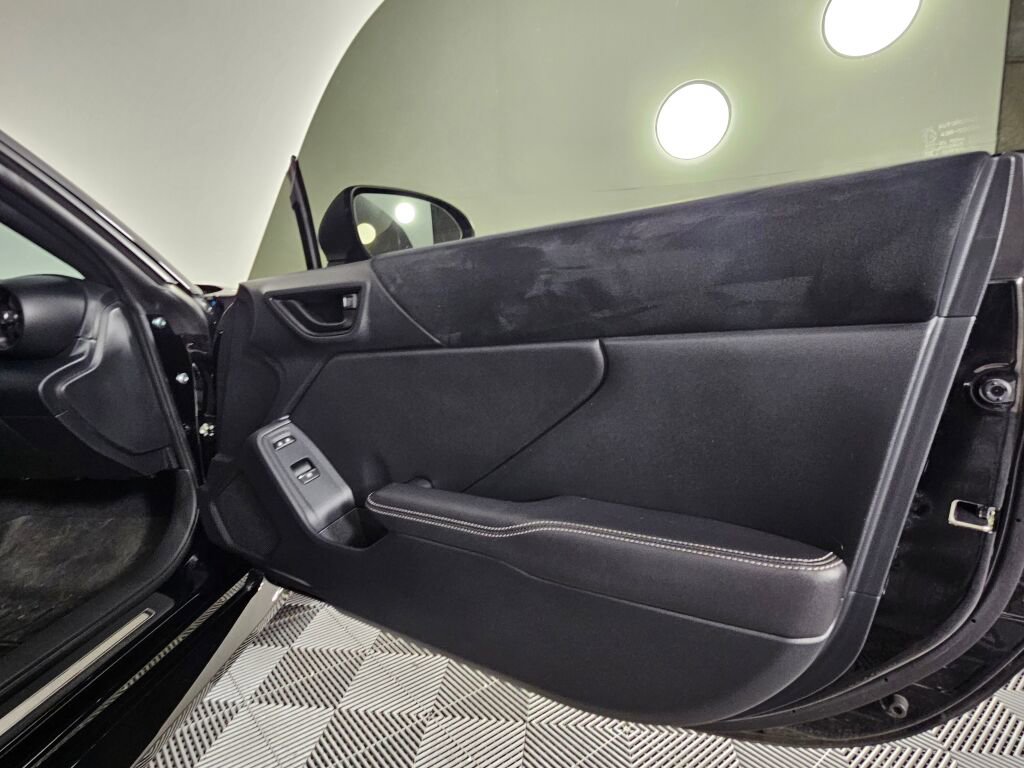 Used 2025 Toyota GR86 Premium w/ ALL Weather Mat Package (TMS) image 34