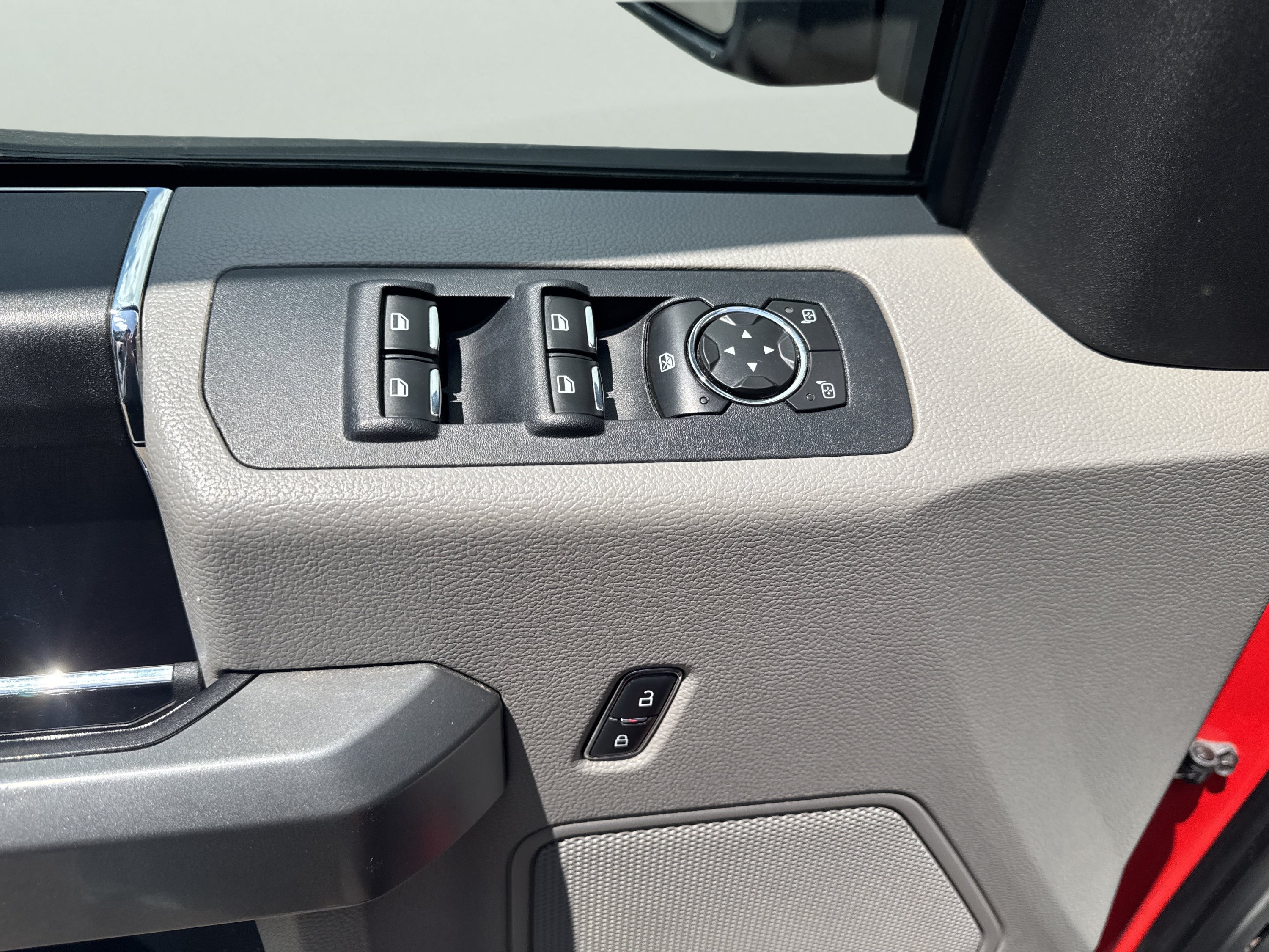 Used 2016 Ford F150 XLT AWD/4WD image 11