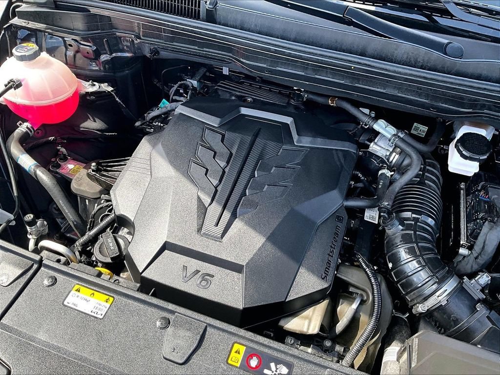 Used 2025 Kia Carnival FWD image 36