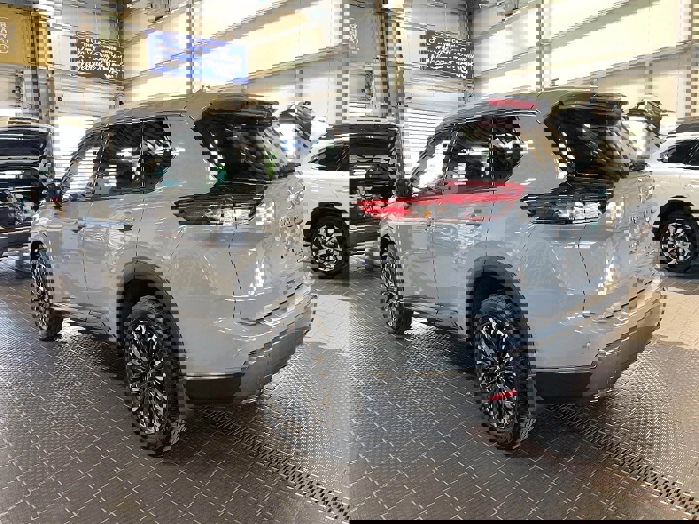 Used 2025 Nissan Rogue SL w/ Tech Package image 6