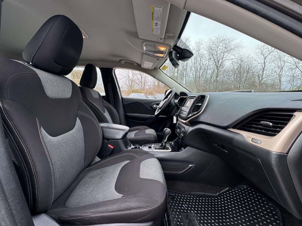 Used 2015 Jeep Cherokee Sport w/ Cold Weather Group AWD/4WD image 15