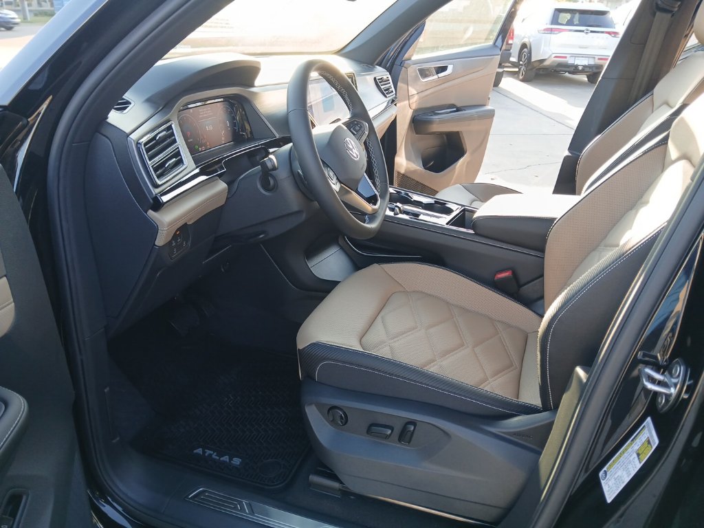 New 2026 Volkswagen Atlas Cross Sport SE FWD image 9