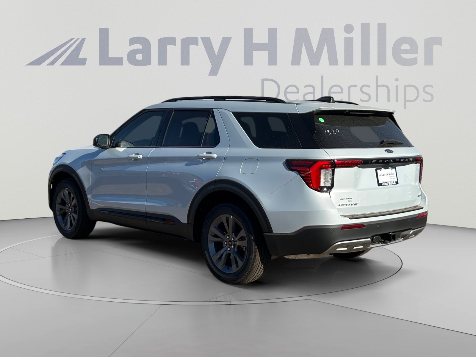 New 2026 Ford Explorer Active w/ Active Comfort Package AWD/4WD image 3