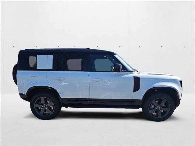 New 2025 Land Rover Defender 110 X-Dynamic SE image 4