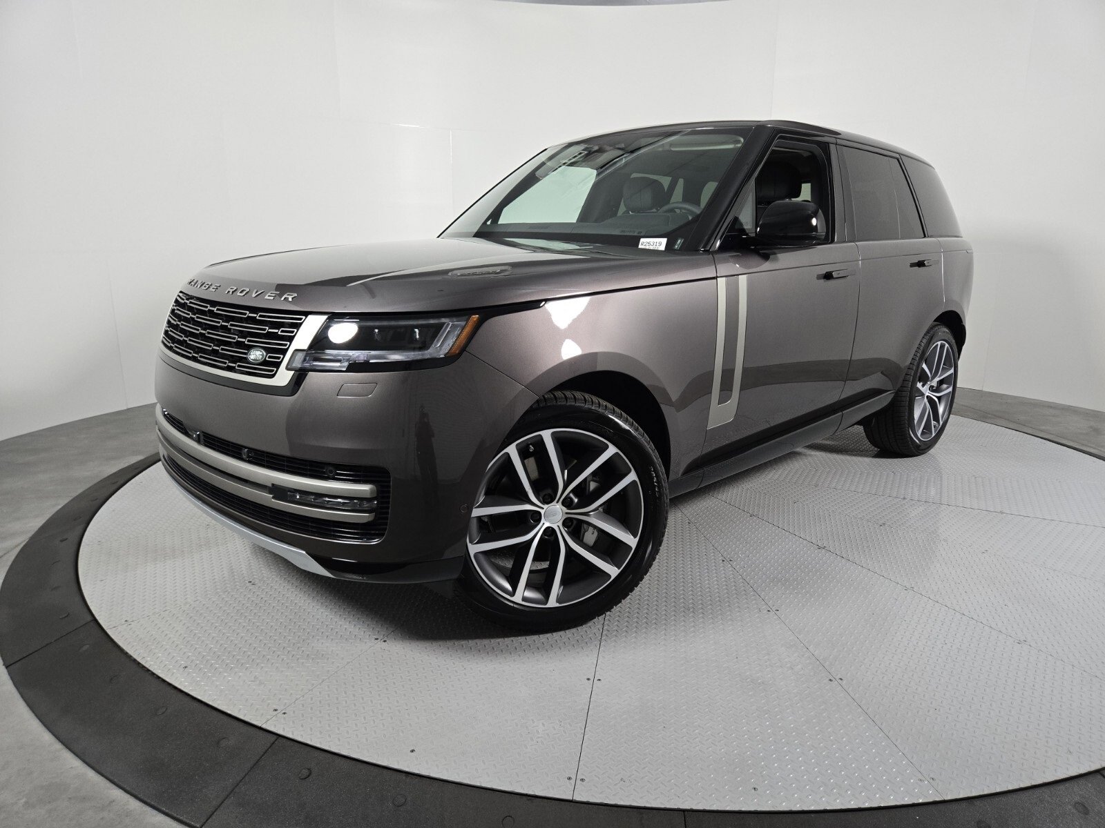 New 2025 Land Rover Range Rover SE image 1