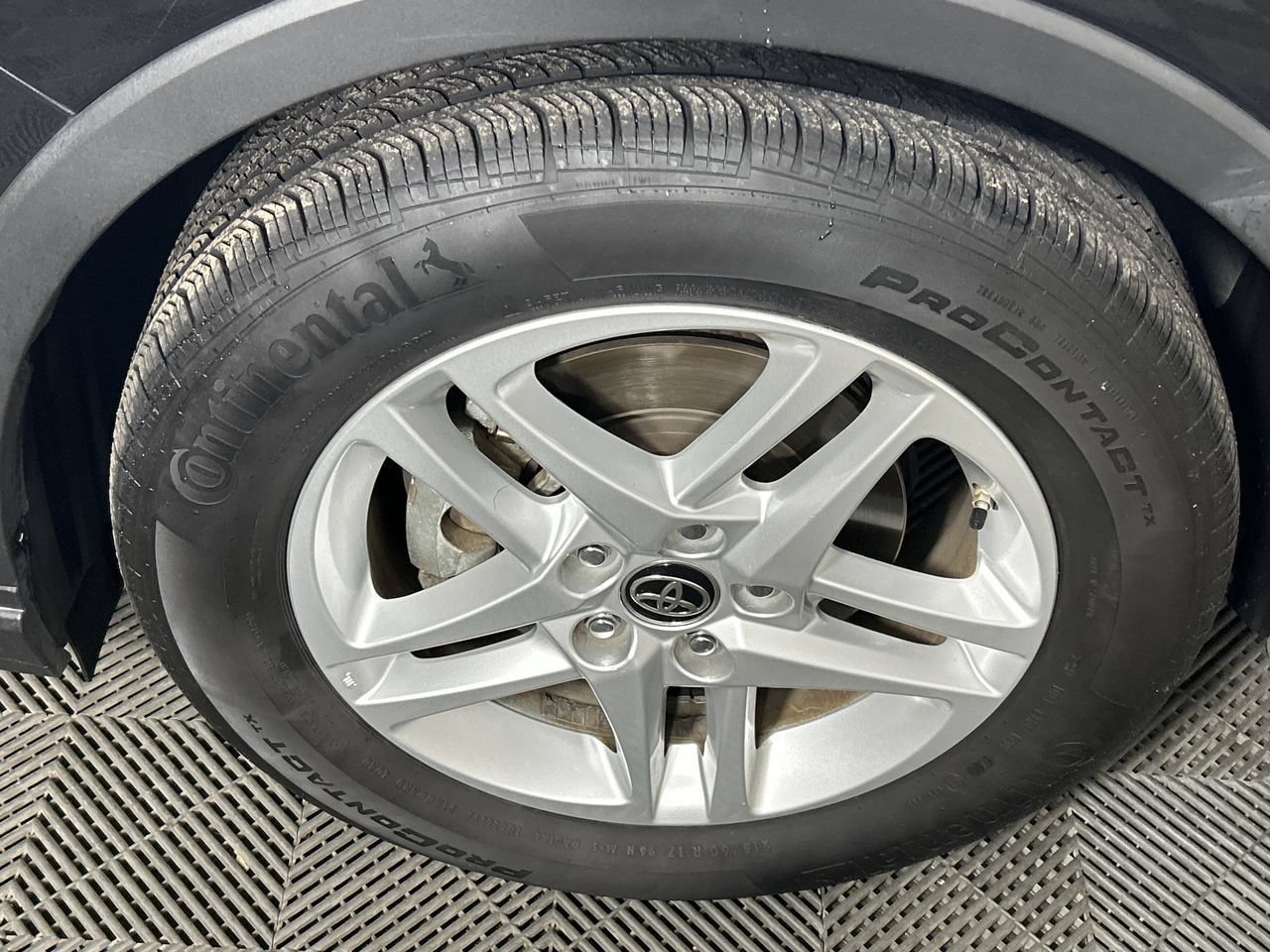 Used 2020 Toyota C-HR LE FWD image 10