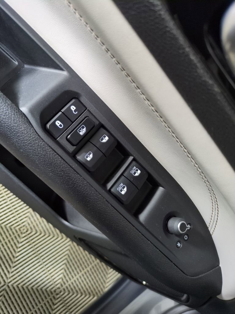 Used 2024 Jeep Compass Limited image 14