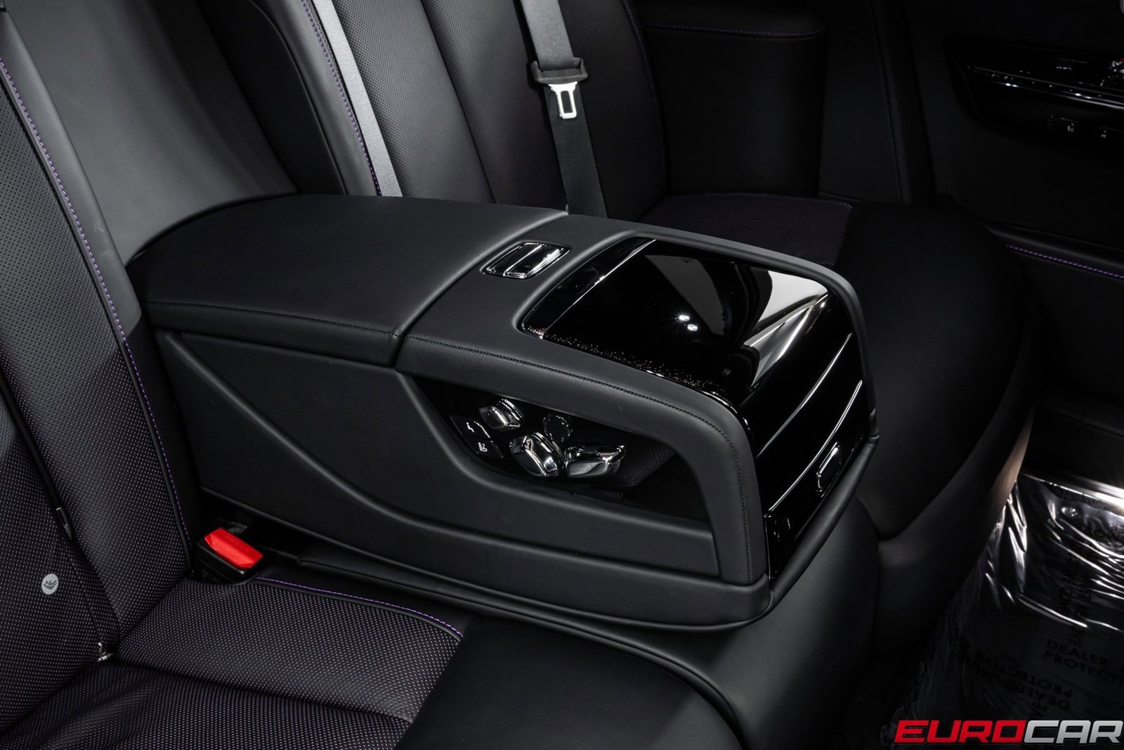 Used 2024 Rolls-Royce Phantom Sedan image 41