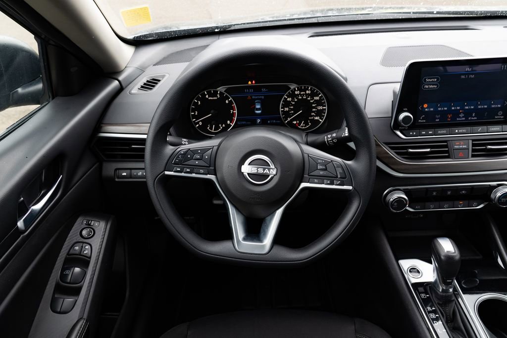 Used 2024 Nissan Altima 2.5 SV FWD image 11