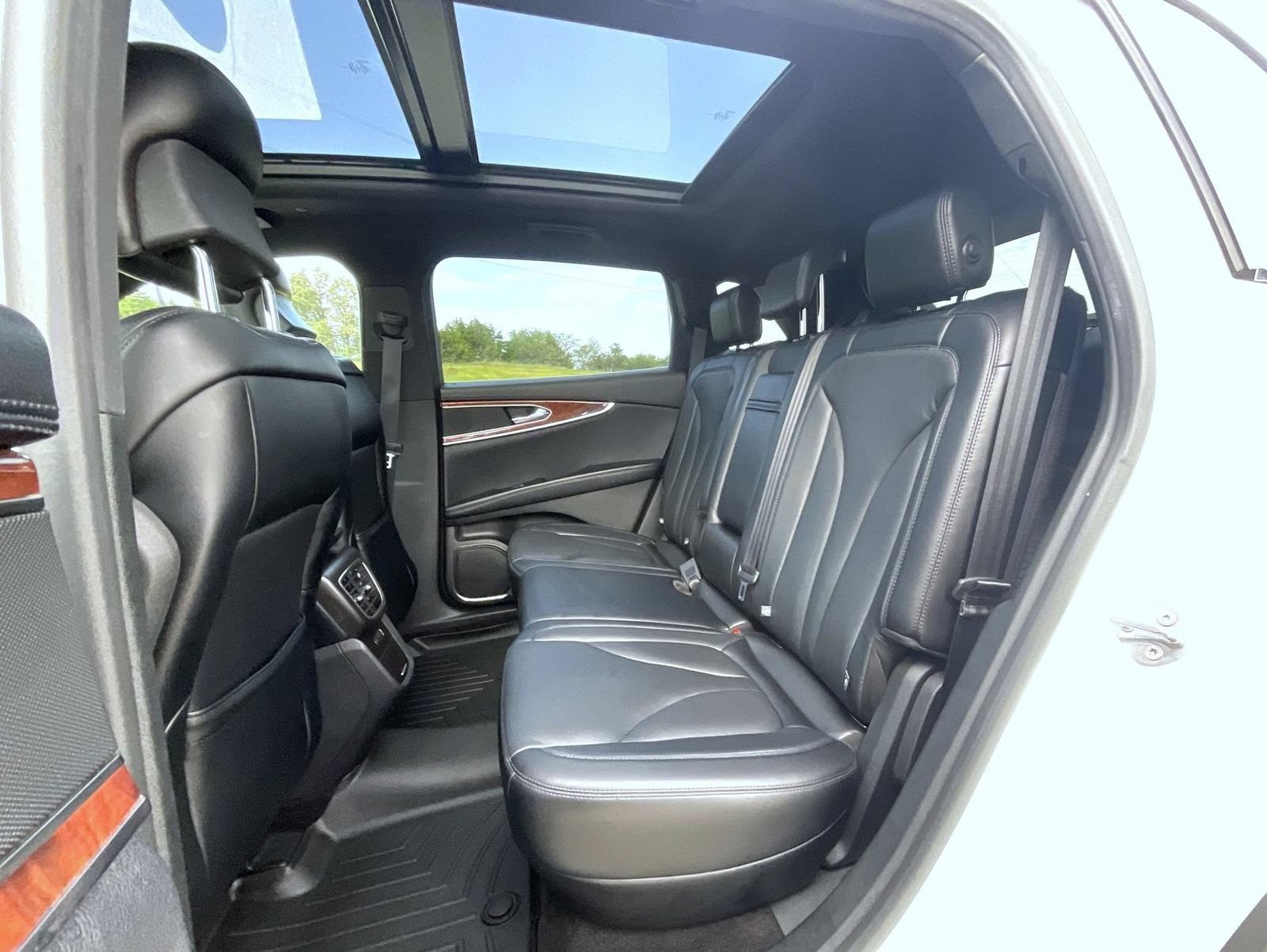 Used 2018 Lincoln MKX Reserve w/ Driver Assistance Package AWD/4WD image 19