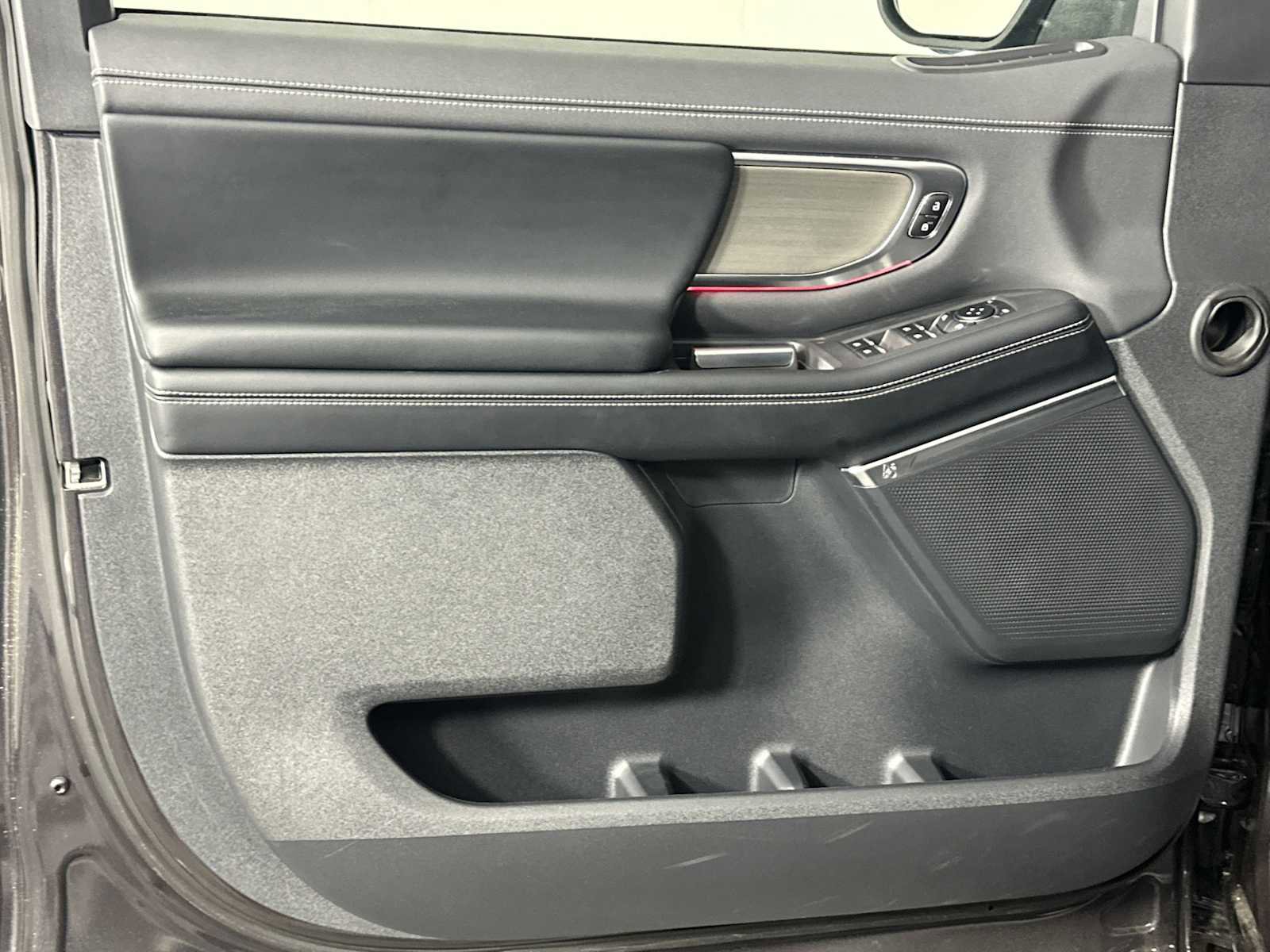 Used 2025 Ford Expedition Max Platinum w/ Driver's Package AWD/4WD image 9