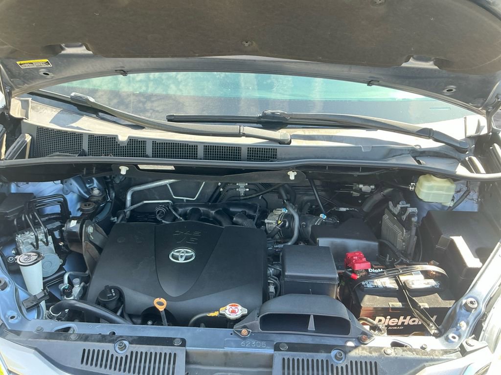 Used 2017 Toyota Sienna XLE Premium FWD image 18