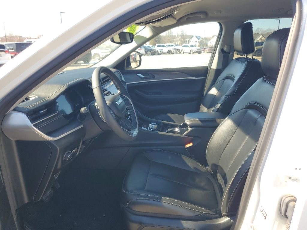 Used 2023 Jeep Grand Cherokee Limited image 5