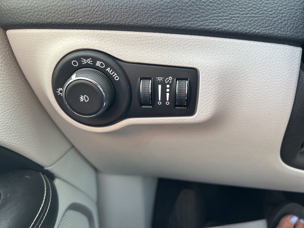 Used 2019 Jeep Compass Latitude w/ Popular Equipment Group image 13