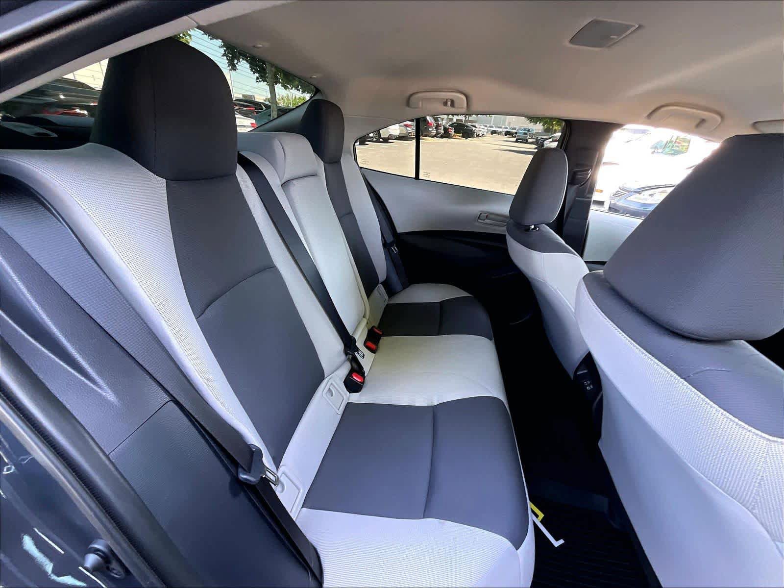 Used 2025 Toyota Corolla LE w/ LE Premium Package FWD image 28