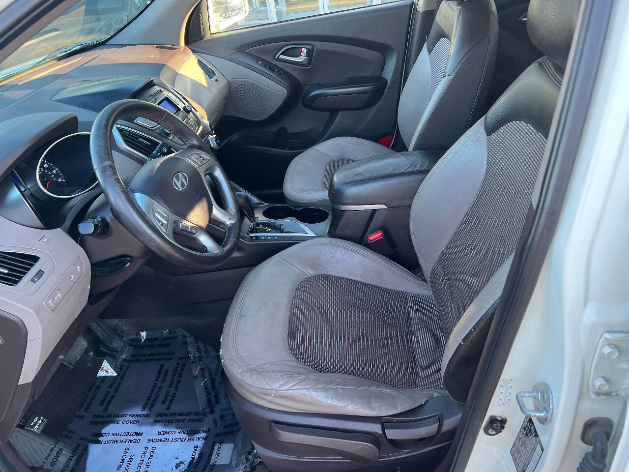 Used 2011 Hyundai Tucson GLS image 18