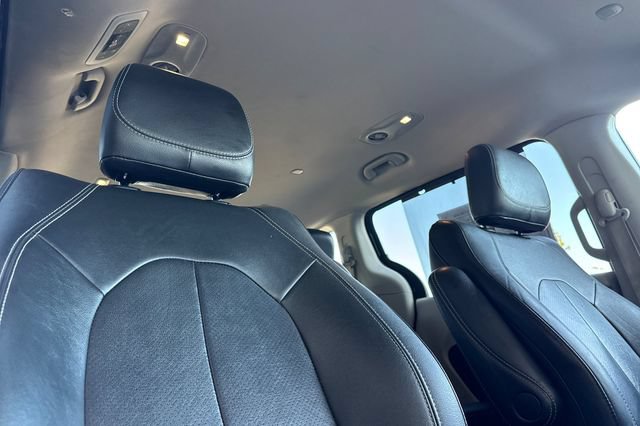 Used 2022 Chrysler Pacifica Touring-L FWD image 21