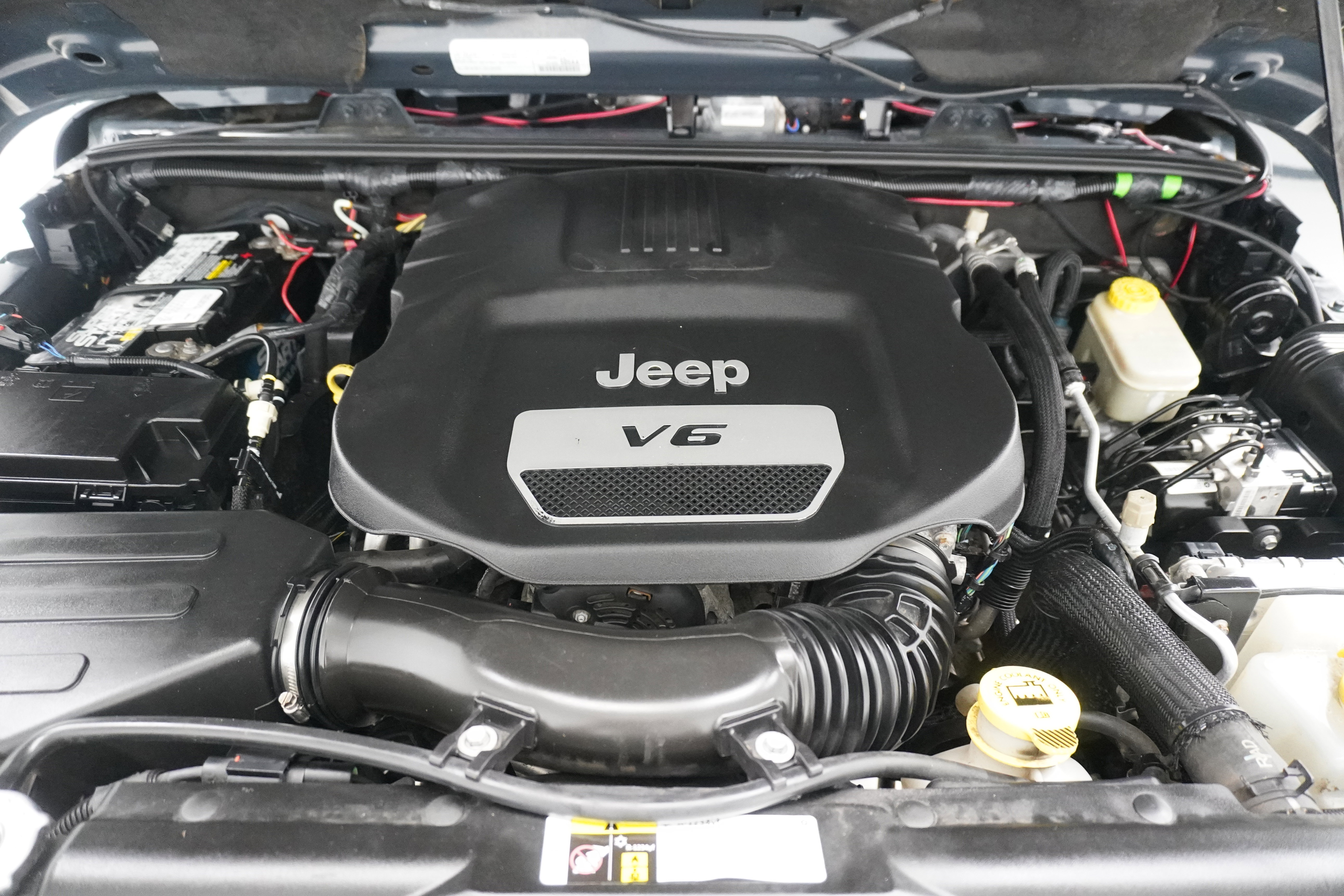 Used 2016 Jeep Wrangler Unlimited Rubicon w/ Connectivity Group AWD/4WD image 25