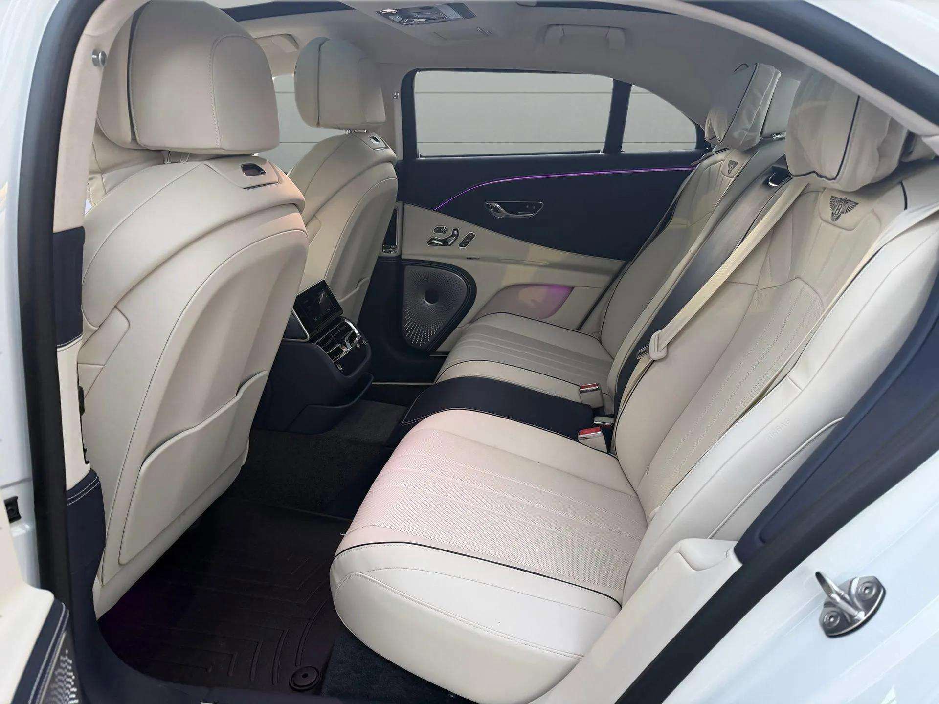 Used 2024 Bentley Flying Spur V8 image 20