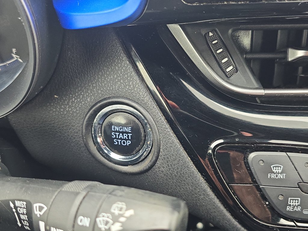 Used 2020 Toyota C-HR XLE image 25