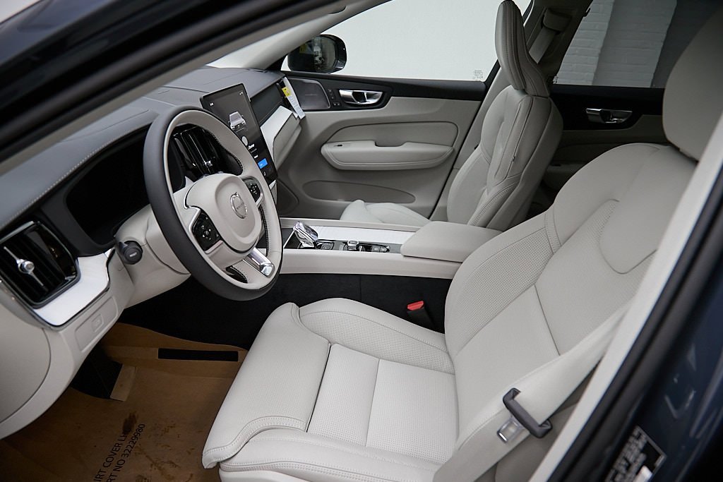 New 2026 Volvo XC60 B5 Ultra w/ Climate Package image 15