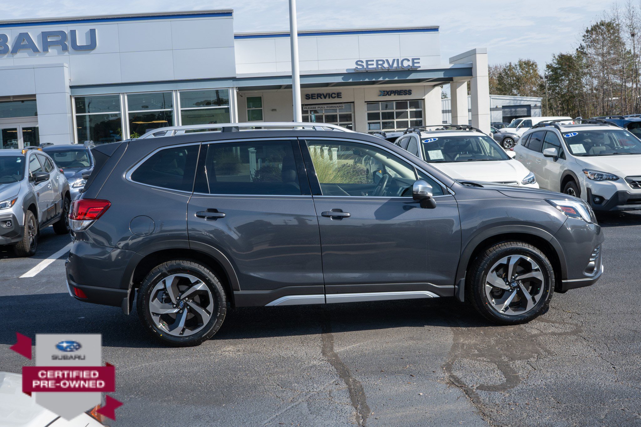 Used 2023 Subaru Forester Touring image 2