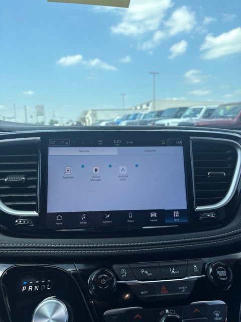 Used 2025 Chrysler Pacifica Select AWD/4WD image 38