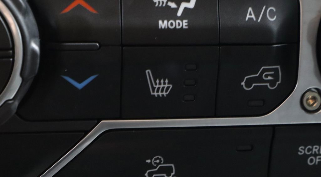 Used 2025 Jeep Wrangler Unlimited Sahara image 28