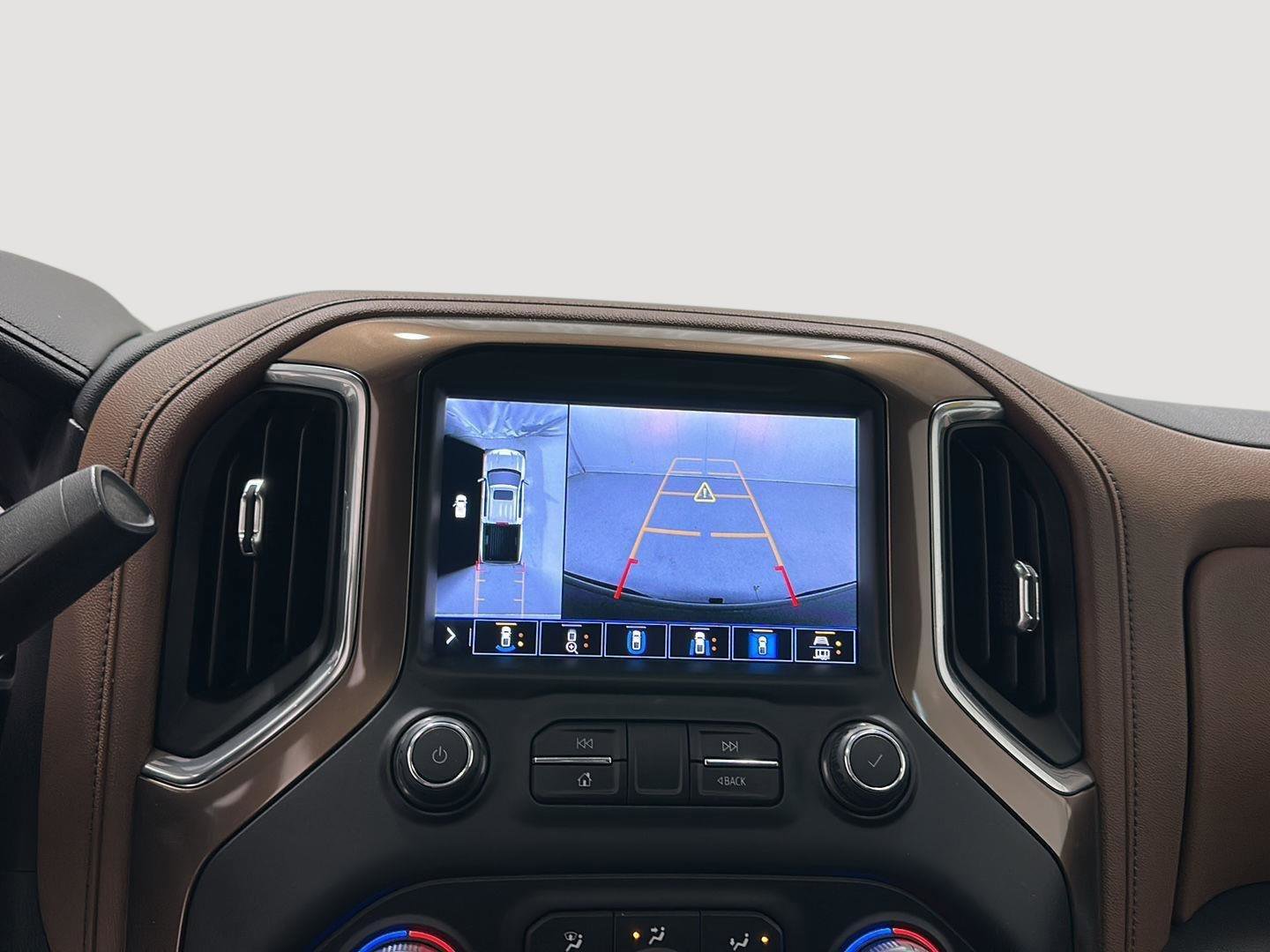 Used 2020 Chevrolet Silverado 1500 High Country w/ Technology Package AWD/4WD image 13