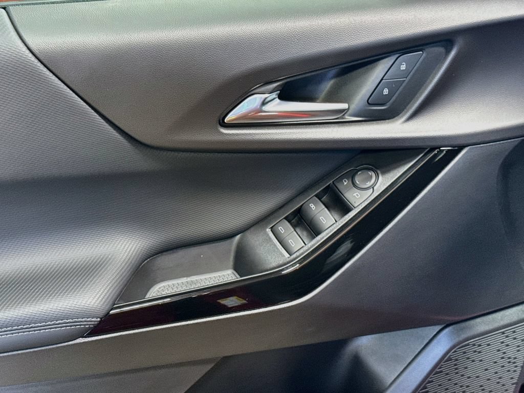 New 2027 Chevrolet Equinox LT w/ Safety and Technology Package FWD image 18