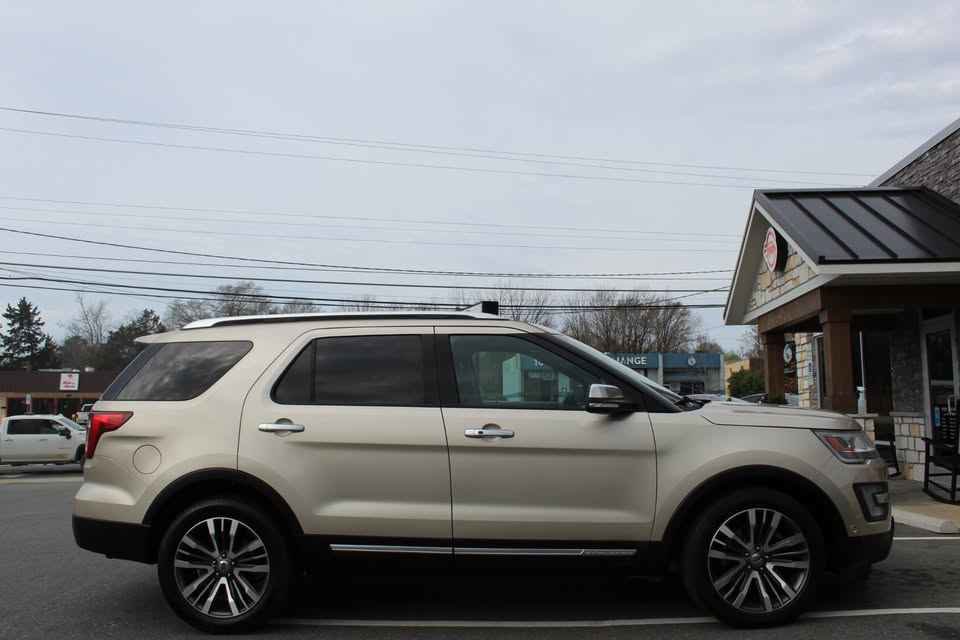Used 2017 Ford Explorer Platinum AWD/4WD image 4