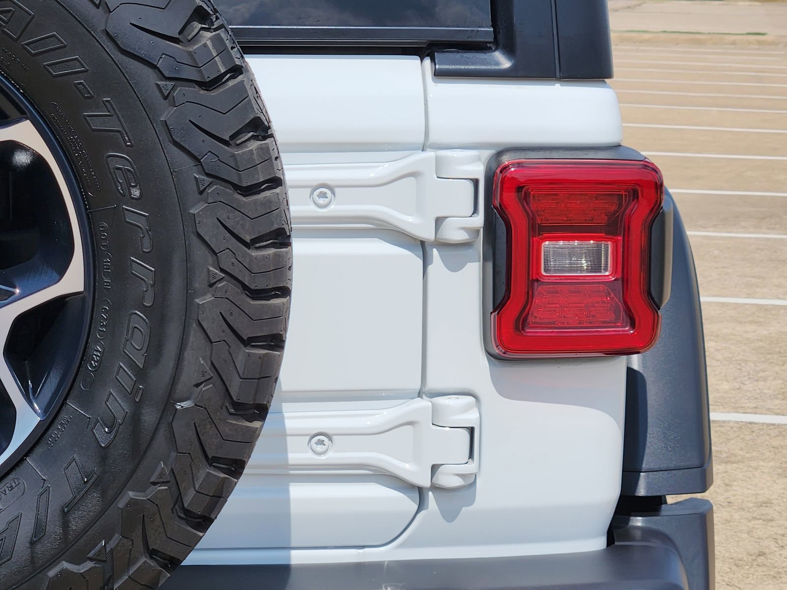 Used 2023 Jeep Wrangler Unlimited Rubicon 4xe AWD/4WD image 16